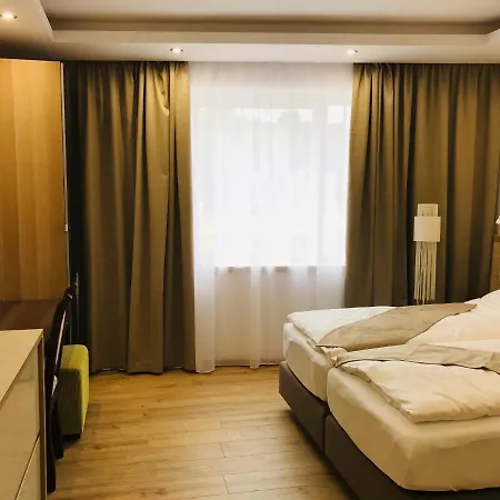 Aparthotel Egria *